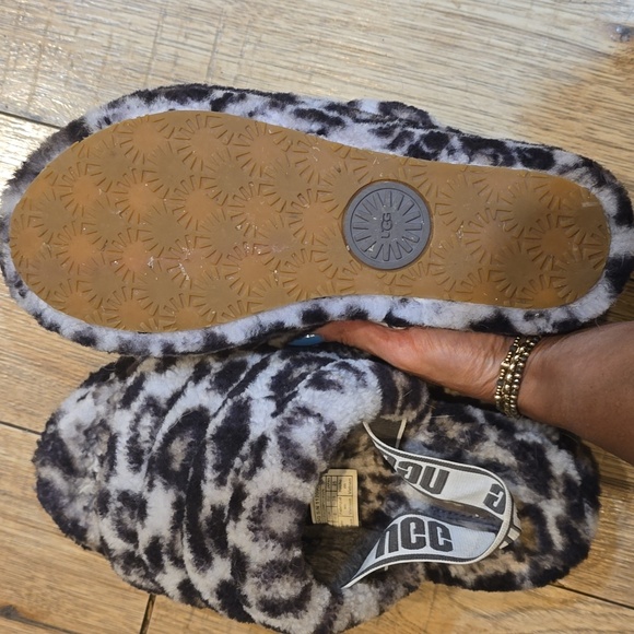 Ugg Slippers - Picture 3 of 4